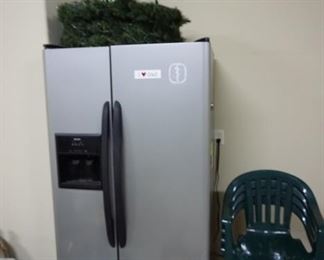 Side bar side refrigerator