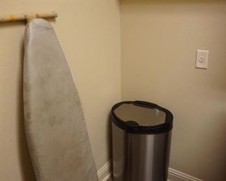 Simple human trash can