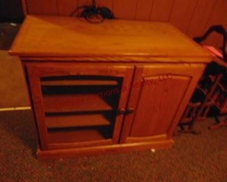 266 Oak 2 door entertainment center
