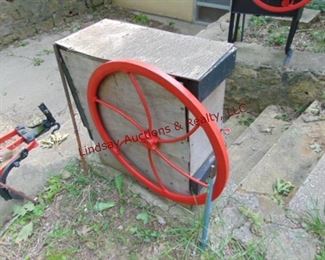334 Wood boxed steel wheeled corn sheller