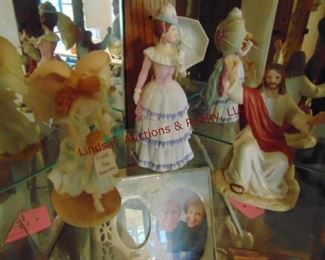 194 figurines