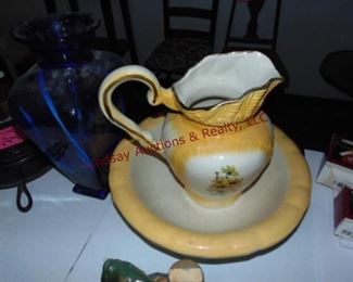302 Ceramic pitcher with bowl Blus glass vase