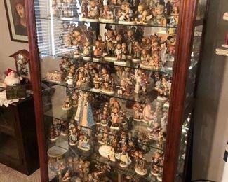 Massive important Hummel collection hundreds of Hummels
