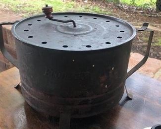 This is a popcorn popper believe it or not it is electric!!! No we haven't tried to pop any popcorn but if we'd do will film so you can see!!