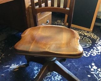 This vintage desk chair is in fabulous condition