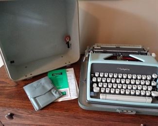 Olympia SM 7 typewriter with case