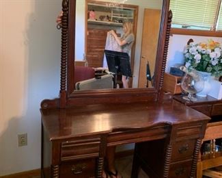 #1 spool front vanity w 6 drawers and mirror 46x17.5x31 mirr 45x38 w stool $175.00