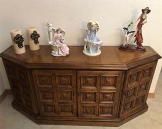 CabinetwthFigurines