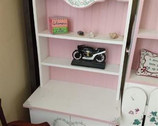 Girls bedroom book shelf