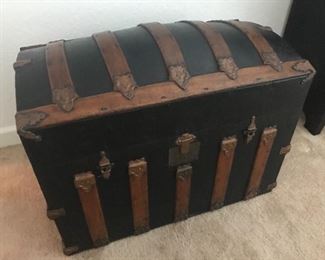 Vintage camel back trunk -in great condition