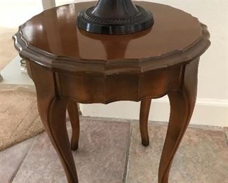 Sweet accent table