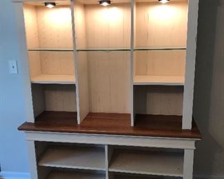 Lighted display hutch