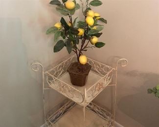 Metal corner shelf