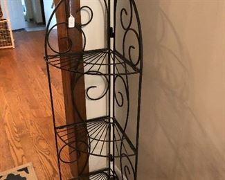 Corner shelf, metal