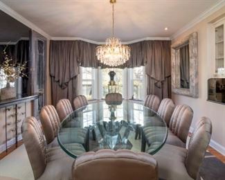 Formal dining for 10 guests