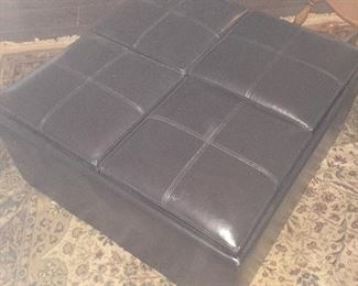 Ottoman w/storage