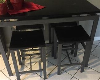 Pub table w/stools