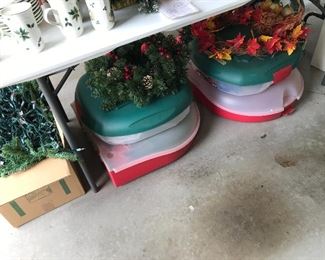 Wreath storage boxes with wreaths 