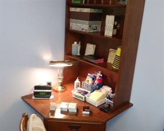 Corner desk with shelves