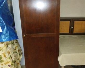 6' free standing closet