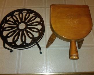 Short stool / pedestal