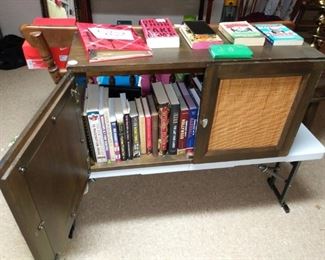 Storage cabinet