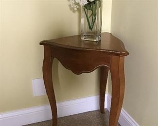 Ethan Allen Hallway Corner Table