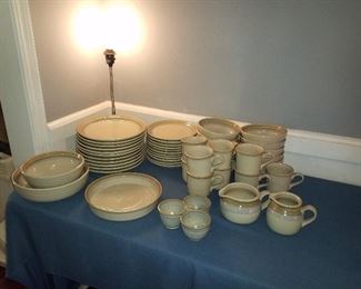 Pottery dishes