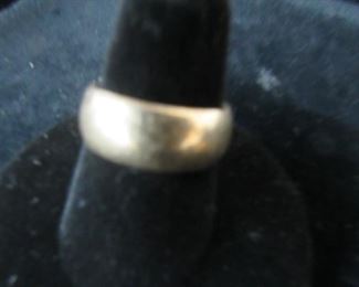 Gold wedding band