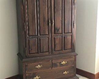 ETHAN ALLEN Armoire