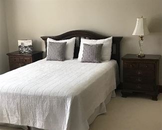 ETHAN ALLEN Queen Bed & Nightstands