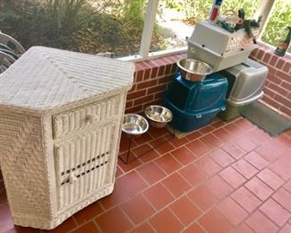 Wicker cabinet, Cat/Dog carriers