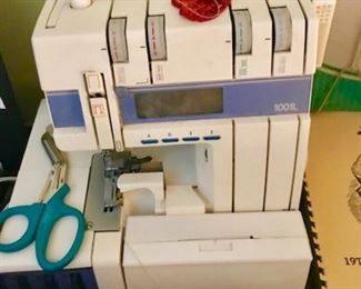 Huskylock 1001L sewing machine