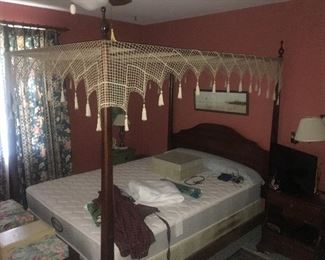 Queen pencil post canopy bed by Crescent