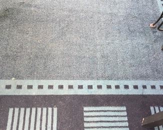 Indoor/outdoor blue geometric rug (6x9)