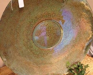 Large platter with an iridescent shine