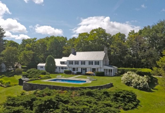 FIDDLETOP POOL SIDE small