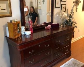 Dresser with mirror, dresser has some pet scratches on front corner, priced to go