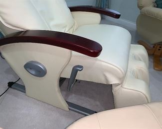 Comfort Trends Recliner & Massage chair - in perfect condition 