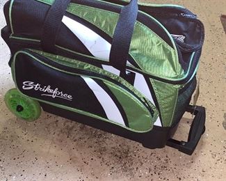 Bowling bag for 2 balls on wheels