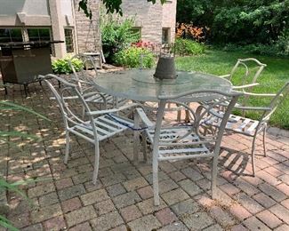 Patio table w/6 chairs, cushions, and umbrella 