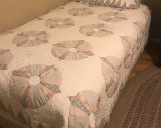 nice bedding for twins/full sizes plus sheets