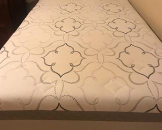 2013 Sleep Innovation Mattress Twin/boxspring