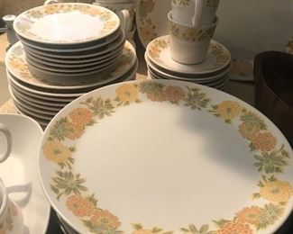 Noritake `Sunny Side' China Set