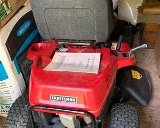 Riding lawnmower like new