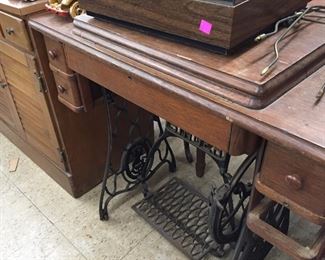 Tredle Sewing Machine Cabinet