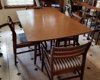 #100	Table	Mid Century drop side dining table w 4 Chairs 	 $275.00 

