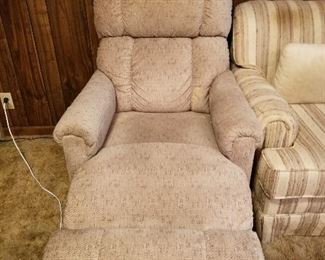 #47	Tan Lazyboy Recliner As Is 	 $75.00 
