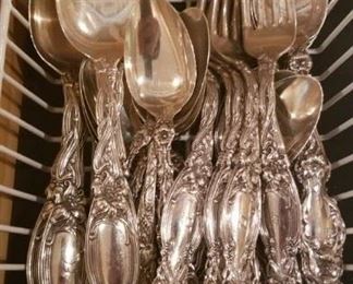International Silver Frontenac pattern. 29 pieces of mixed spoons and forks.