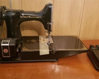 Vintage Singer Featherweight Cat #3-120, portable sewing machine with carrying case